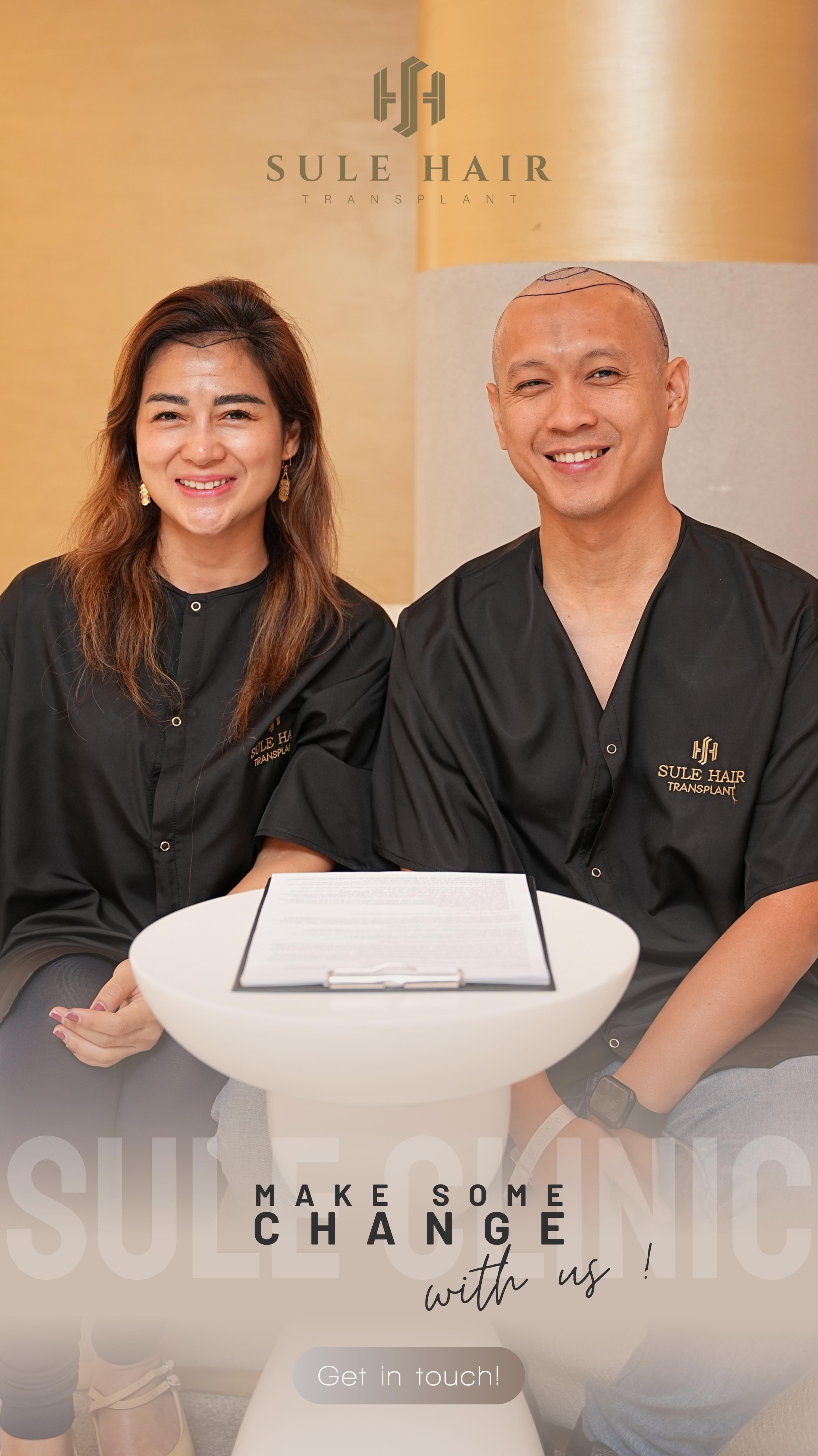 Pasien bersama tim Sule Hair Clinic di area konsultasi